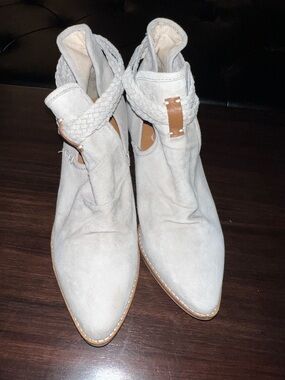 Musse & Cloud Pointed Toe Suede Ankle Boots in Light Gray with Braided Strap